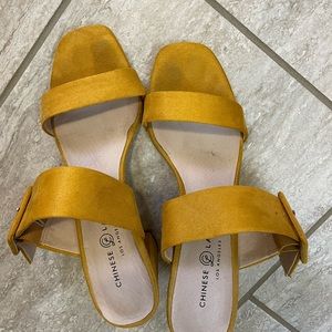 CHINESE LAUNDRY- Yippy Block Heel Sandal- yellow size 8.5